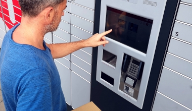 社保自助一體機(jī)，可以有效減少柜臺窗口的排隊(duì)等候時間，提高社保服務(wù)的效率。