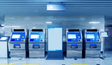 室內(nèi)廣告機(jī)與戶外廣告機(jī)的差異解析