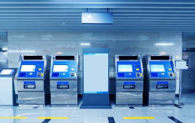 室內(nèi)廣告機(jī)與戶外廣告機(jī)的差異解析